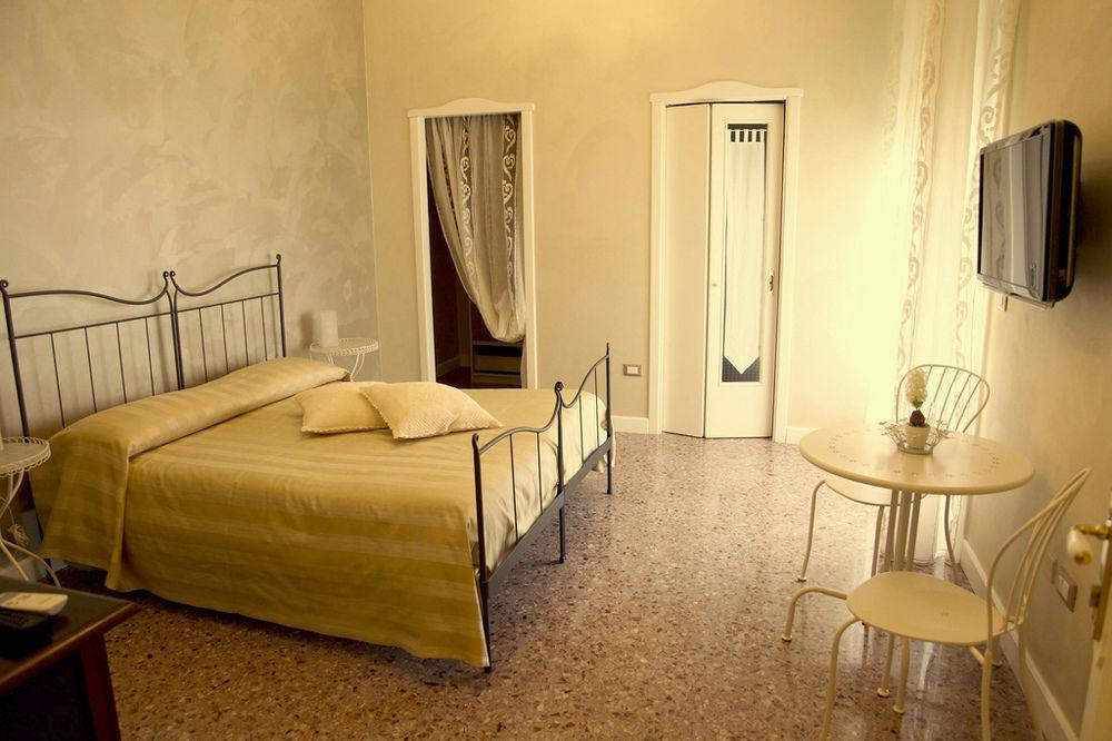 A Class Lecce Bagian luar foto